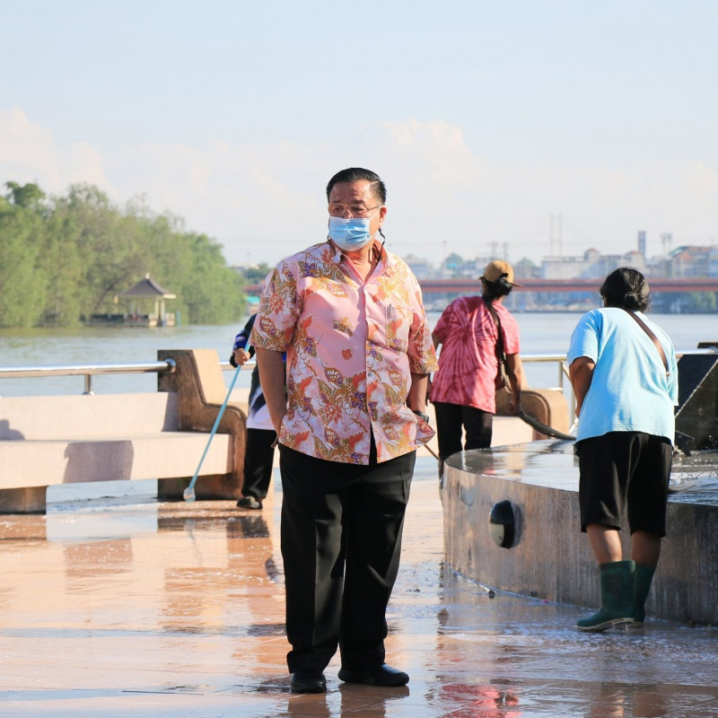 ทน.สฎ.ลงพื้นที่ล้างทำความสะอาดและฉีดพ่นฆ่าเชื้อตลาดน้ำบ้านดอ ... รูปภาพ 1