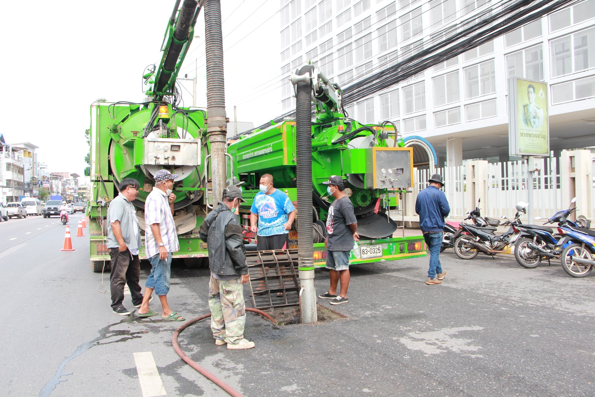 ติดตามการดูดล้างท่อระบายน้ำบริเวณหน้าโรงเรียนเทพมิตรศึกษา รูปภาพ 1