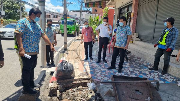 ลงพื้นที่ดูดล้างท่อระบายน้ำบริเวณถนนดอนนก รูปภาพ 1