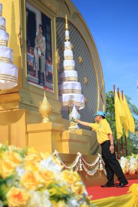 พิธีเปิดกรวยถวายราชสักการะหน้าพระบรมฉายาลักษณ์พระบาทสมเด็จพร ... Image 1