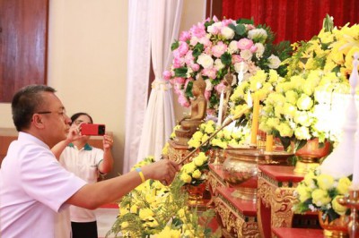 พิธีเจริญพระพุทธมนต์ถวายพระพรชัยมงคลแด่สมเด็จพระนางเจ้าสิริก ... Image 1