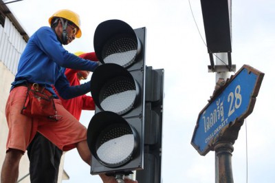 ติดตั้งสัญญาณไฟจราจร แยกค่าย อส. ถนนโฉลกรัฐ Image 1