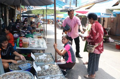 งานประชาสัมพันธ์ลงพื้นที่แจกแผ่นพับชักพระฯ Image 1