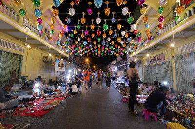 ตลาดสะพานโค้งฯ ตกแต่งสวยงาม รับเทศกาลส่งท้ายปีเก่าต้อนรับปีใ ... Image 1