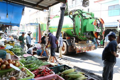 ลงพื้นที่ดูดฉีดล้างท่อ ถนนปรีดาราษฎร์ (ข้างตลาดสดเทศบาลฯ) Image 1