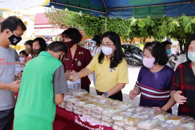 ลงพื้นที่ร่วมมอบอาหารแก่พี่น้องประชาชน ณ วัดธรรมบูชา Image 1