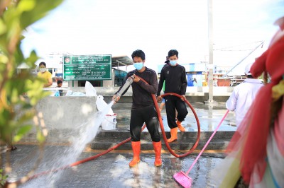 ลงพื้นที่ล้างตลาดท่าเรือเกาะ รูปภาพ 1